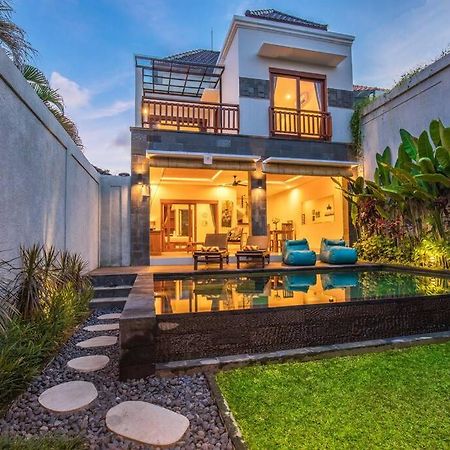 Villa Hitam Putih Legian Bali Семиняк Екстериор снимка