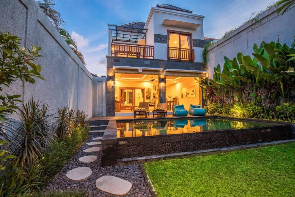 Villa Hitam Putih Legian Bali Семиняк Екстериор снимка