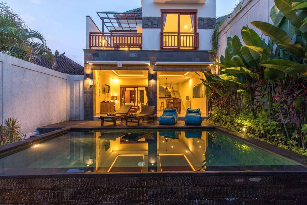 Villa Hitam Putih Legian Bali Семиняк Екстериор снимка