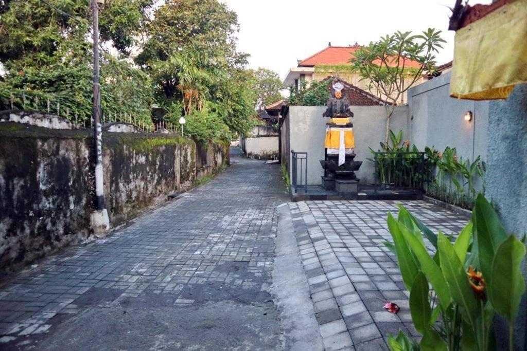Villa Hitam Putih Legian Bali Семиняк Екстериор снимка