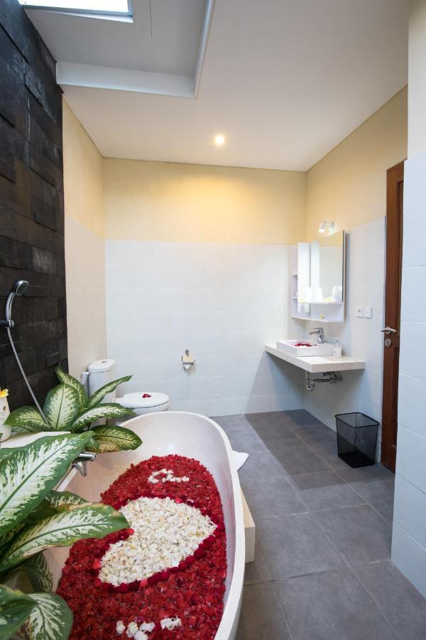 Villa Hitam Putih Legian Bali Семиняк Екстериор снимка
